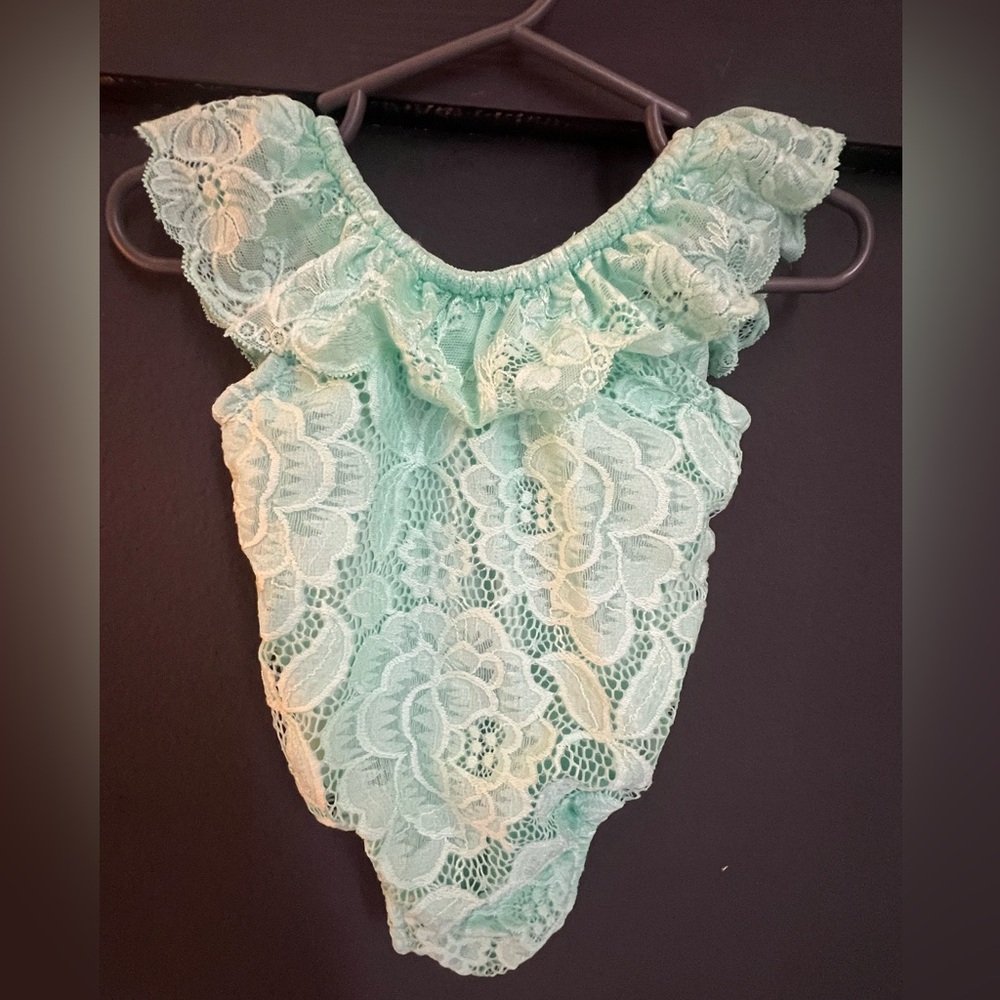 Bailey’s blossoms swim